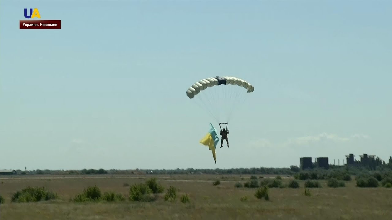 Манёвры самолётов и вертолётов над Николаевом в ходе учений Sea Breeze - 2019