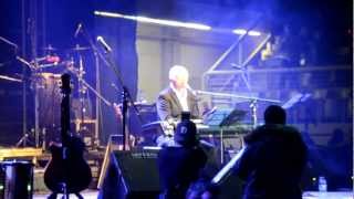 Video thumbnail of "Oliver Dragojevic - Dobar dan (live, Tuzla, mart, 2013)"