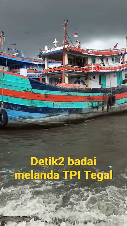 Detik-detik Badai Besar di Pelabuhan Tegal