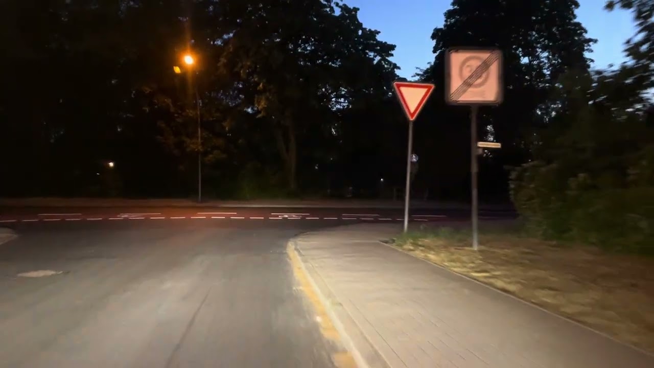 Linie 293 von U A Norderstedt Mitte nach Am Gehölz. ACHTUNG UMLEITUNG!!!