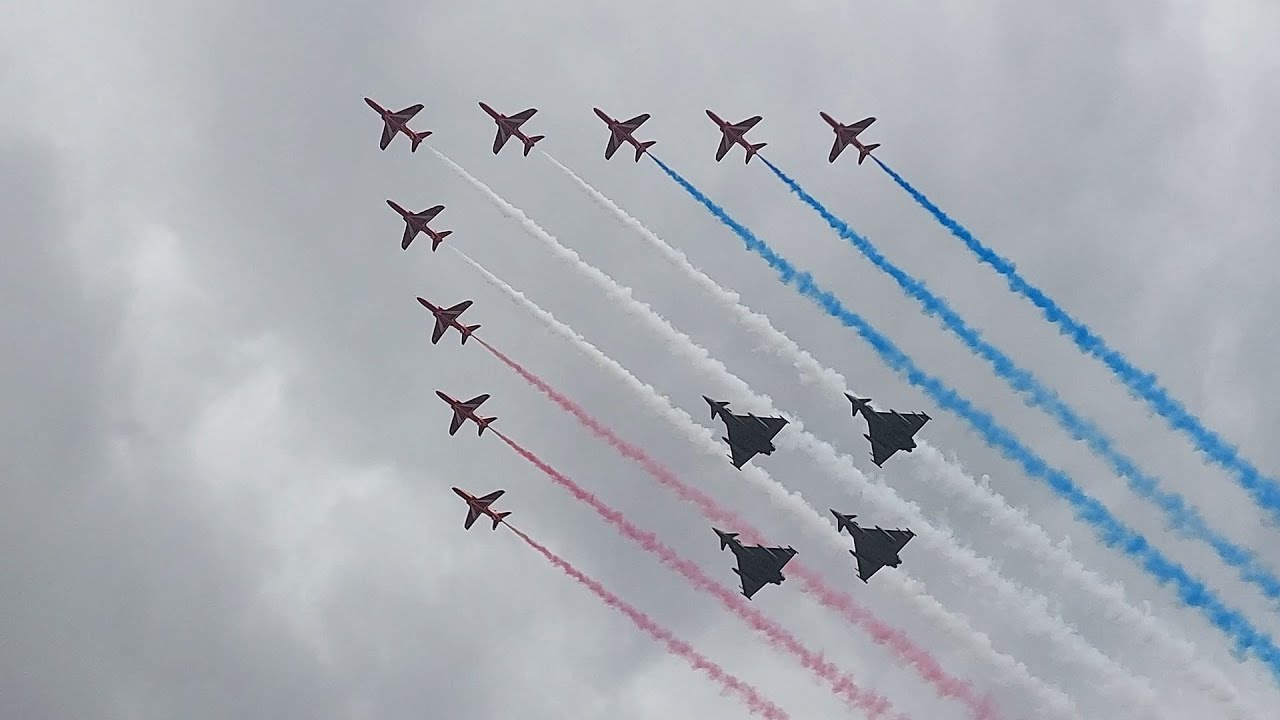 VE Day 80th Anniversary flypast London | Red arrows and RAF typhoons flyover