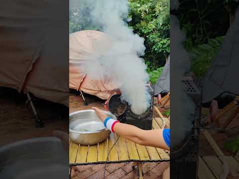 موقد الحطب الذي لا يدخن يمكن أن يحرق الدخان في النار