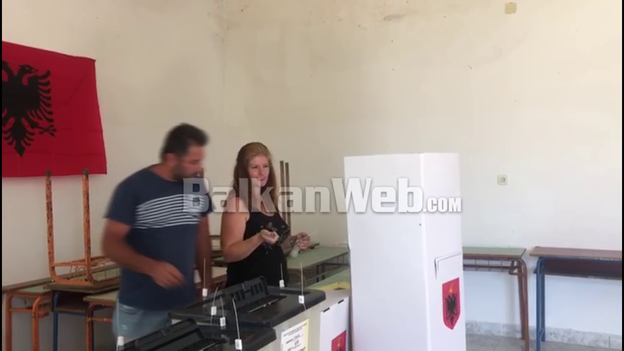 ‘Kartat hapur’, si votohet familjarisht në Finiq