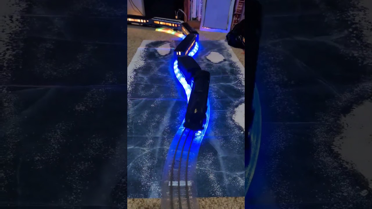 Lionel Polar Express Illuminated Ice FasTrack O36 Curved Model Train 4-Pack with ICY Lake Track Map