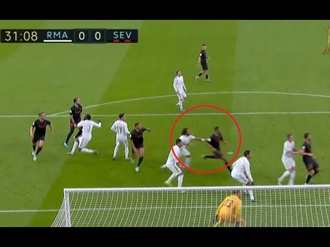 ريال مدريد ضد اشبيلية ضربة جزاء غير محتسبة وحالة شد واضحة