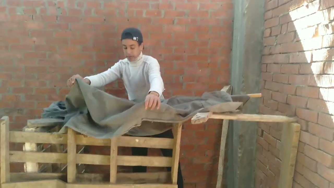 لما اخوك الصغير يعمل عشه وصاحبه يوجعها عليه ويموت 😂😂😂😂