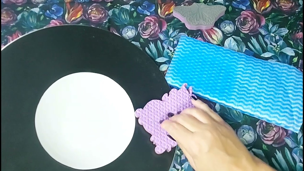 Dicas de pintura em porcelana, com Silvana Araújo. Técnica estamparia com carimbos.