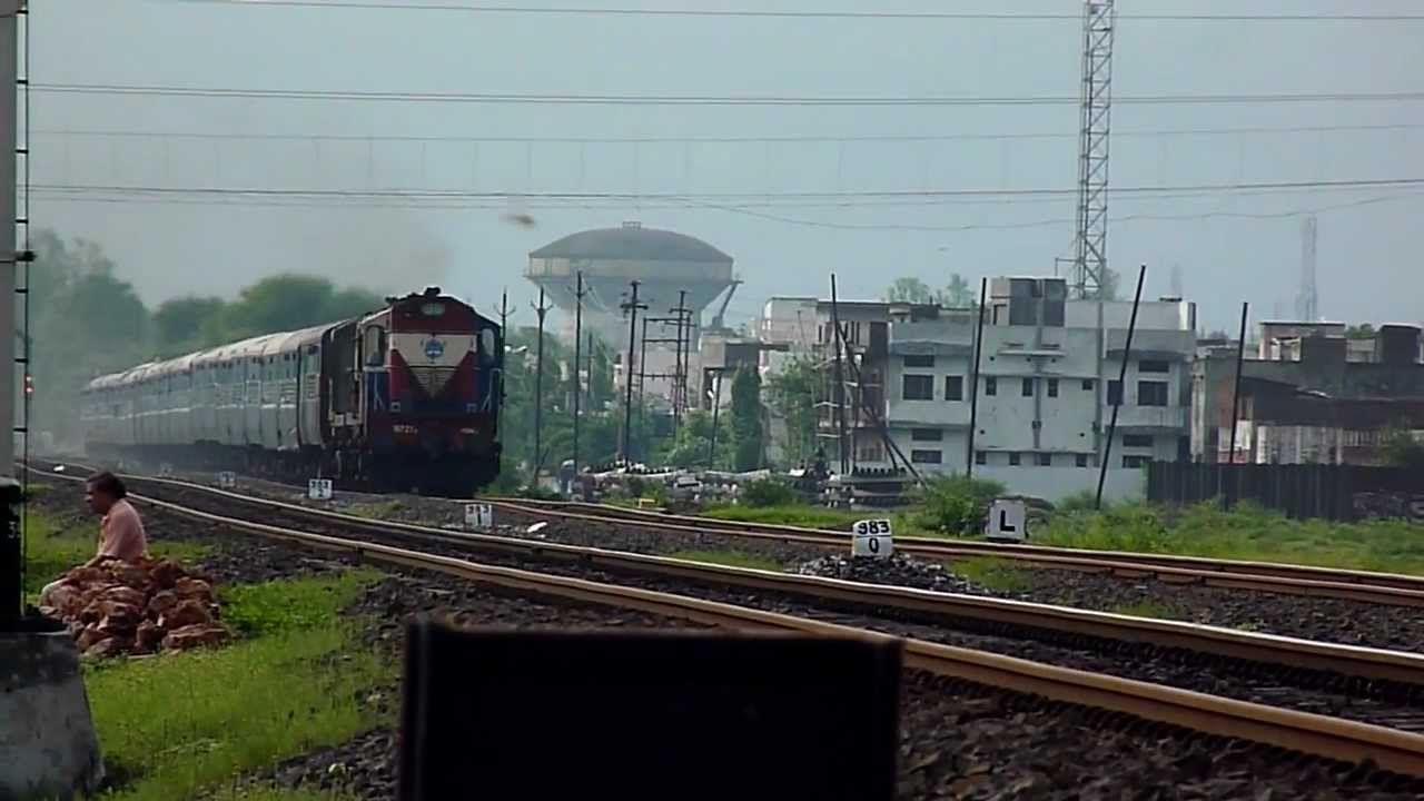 Itarsi WDM-3A twins playing with the 23 coach load!!:-D