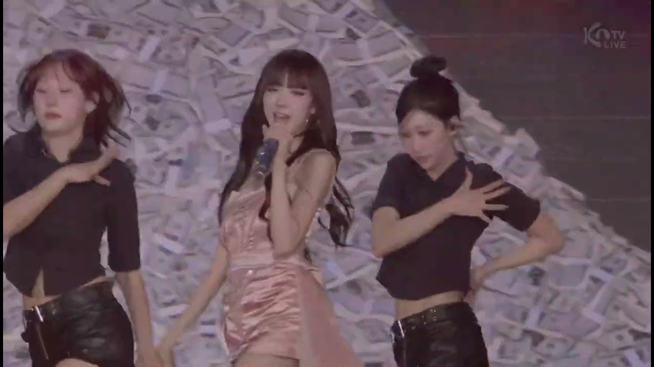 AESPA-Rich Man SYNK : AEXIS LINE SPECIAL EDITION TOKYO DOME - YouTube