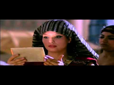 Videó: Kleopátra Arany Tunikája és Tiarája: Muceniece Az Egyiptomi Királynő Képét Próbálta Fel