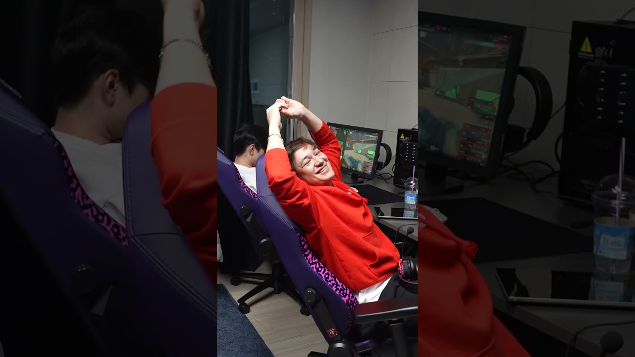 what is d4v41 looking at??  