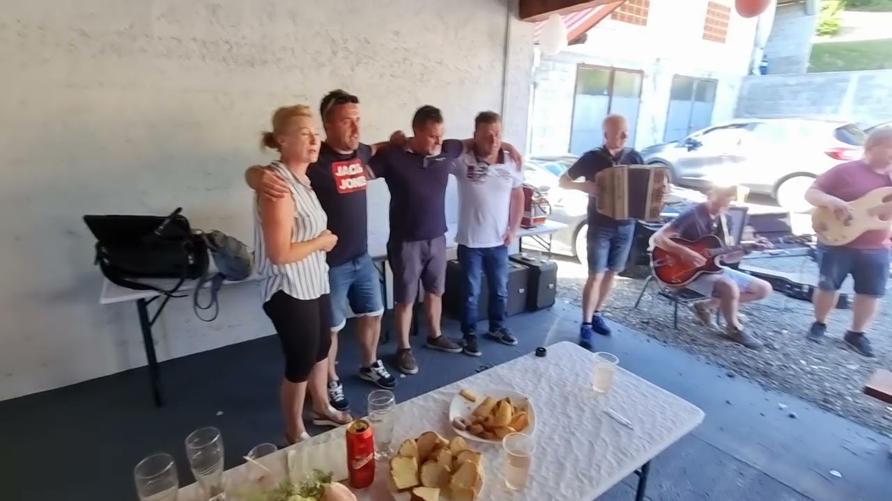 Ansambel Jarica in Marinka Fridrih- Le zakaj slovo je godec vzel