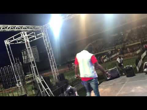 Papson B sur les sons 50•c au concert d’Iba Montana au stade 26 mars de Bamako