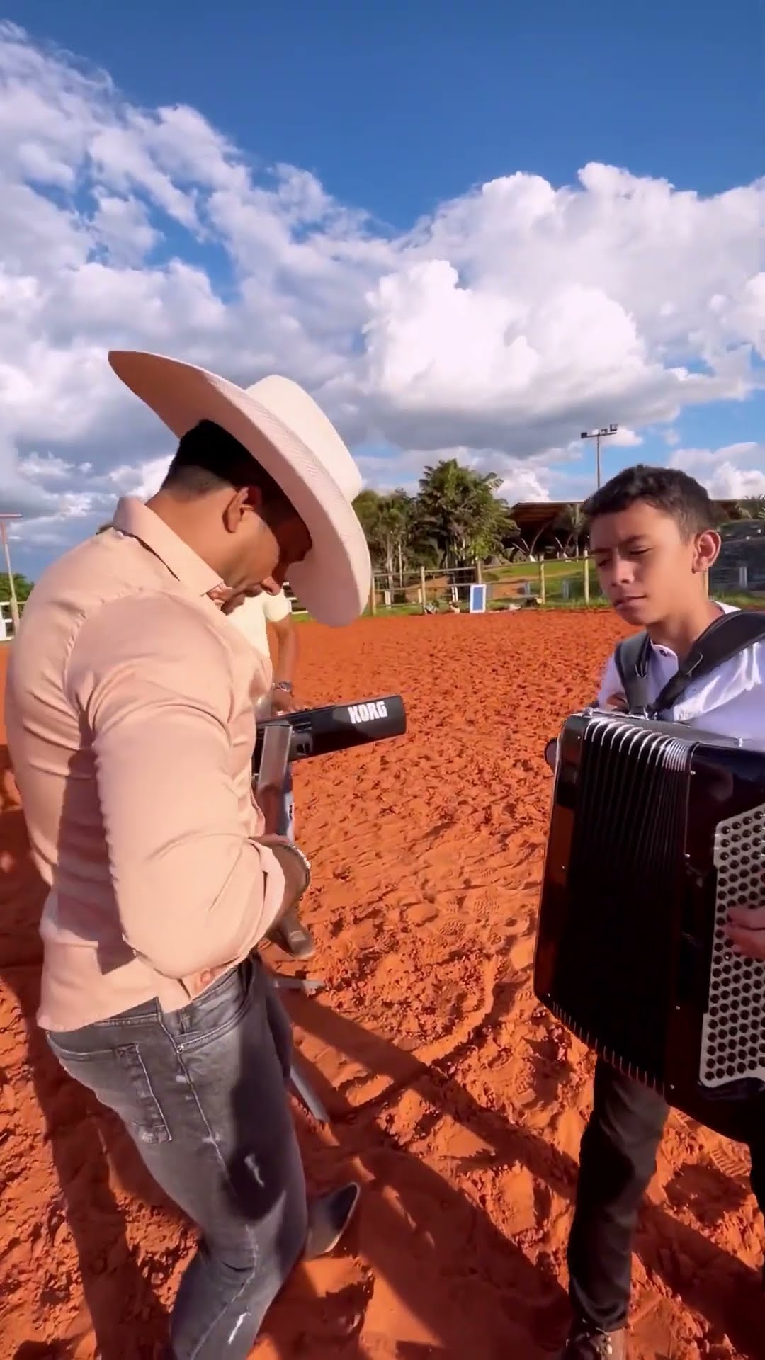 Leãozinho Do Forró vem pipocando tudo com o seu filho Alejandro Rodrigues na sanfona #boanoiteee
