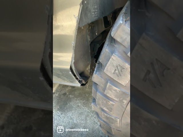 Lifted Vic on 35” Mudd Tires adlı videoyu YouTube'da izle Lifted Vic on 35” Mudd Tires adlı videoyu YouTube'da izle