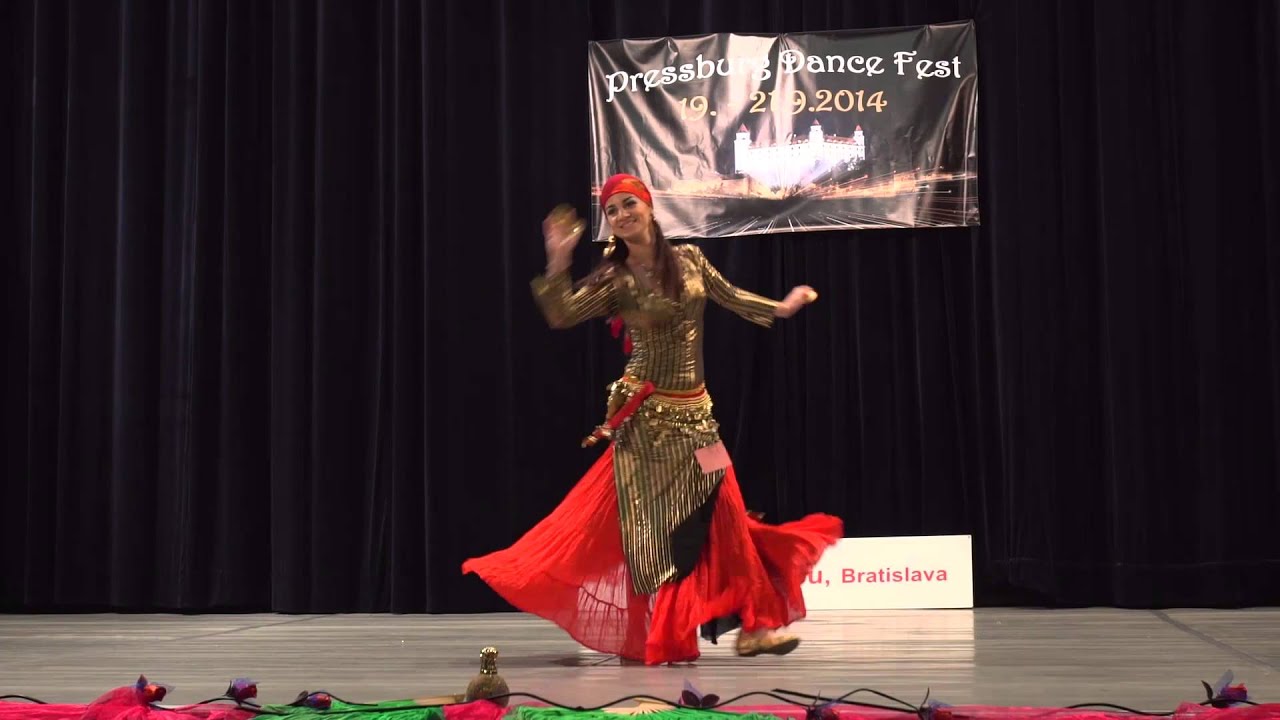 Samiyah orientalny tanec - egyptsky folklor ghawazee s prstovymi cinelkami