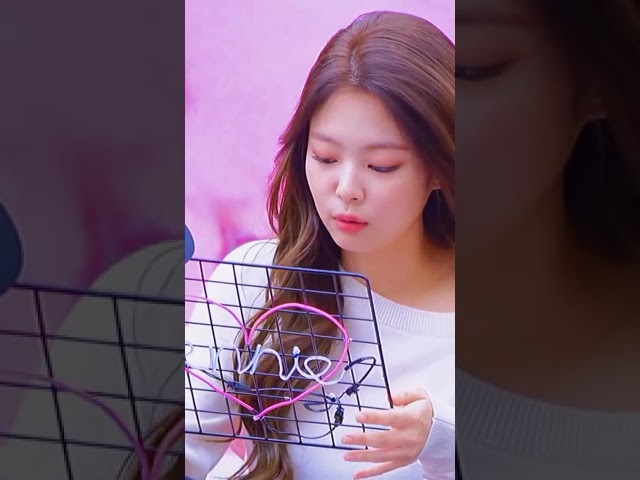 She really appreciate her fans gift no matter how the price Queen Jennie 👑❤ class=