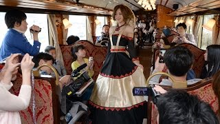 三陸鉄道　列車の中でファッションショー