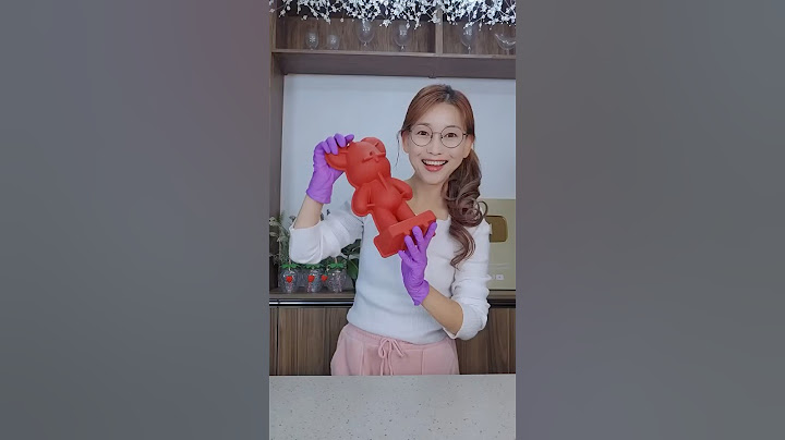 탕후루 파는 아이스 산타곰돌이 🙄 뭔가 잘못된 곳은 어디일까요 다들 행복한 크리스마스 보내세요 😵‍💫 #청담언니 #요리하는메이크업아티스트 #shorts #청담언니