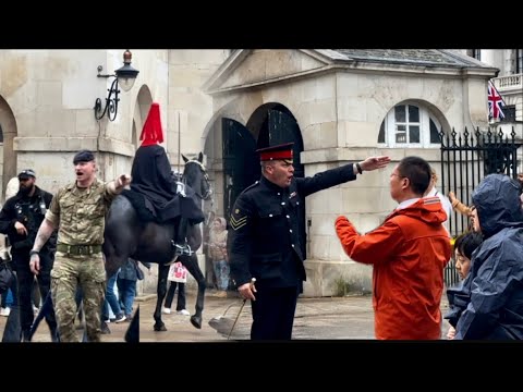 Palistian protesters play loud music every one get out horse guards shuts down #thekingsguard