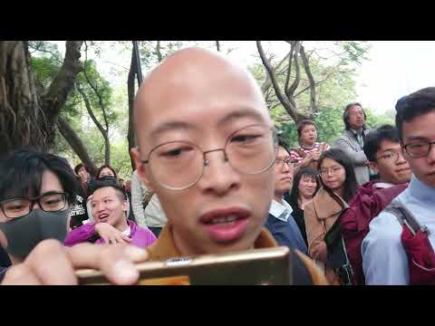 高清☞😂噴尿笑話 /亂港暴徒/光頭港獨區☞“已完”公然凌驾于法律之上威逼圍攻康文署/醜猪頭隊友向康文署職員泼不明液體