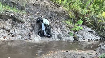 Axial Wraith RC Muddy Hill Climb Rock Bouncer