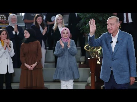 Cumhurbaşkanı Recep Tayyip Erdoğan gençlerle bir araya geldi