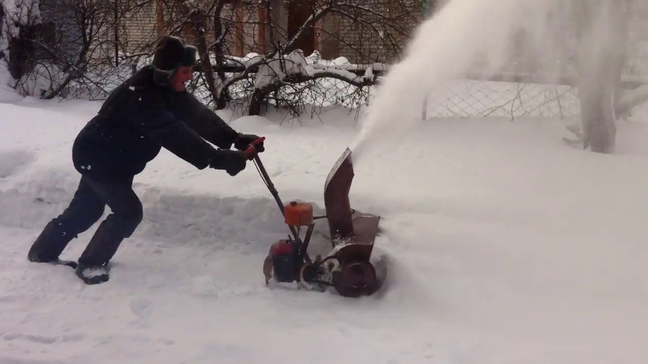 Снегоуборщик   своими руками. Двигатель от бензопилы Урал.