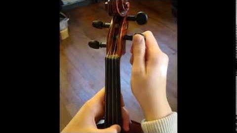 How to Tune a Violin or Viola Using the Pegs