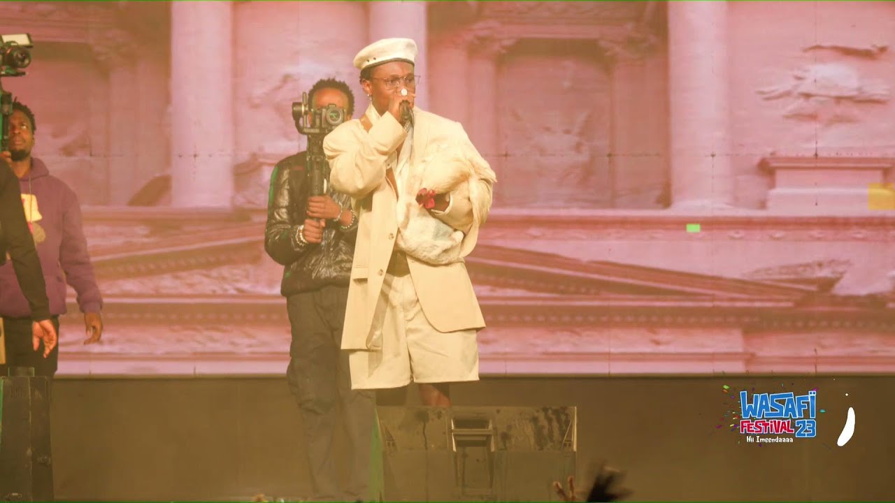 HUYU SELE HUYU!! 'KAIBA' KUKU WA WATU IRINGA, KAPANDA NAE JUKWAANI, MBOSSO - WASAFI FESTIVAL