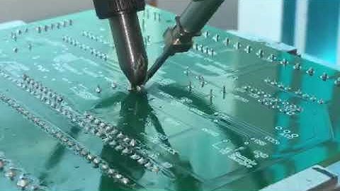 Window operation system drag soldering pcb by desktop soldering robot