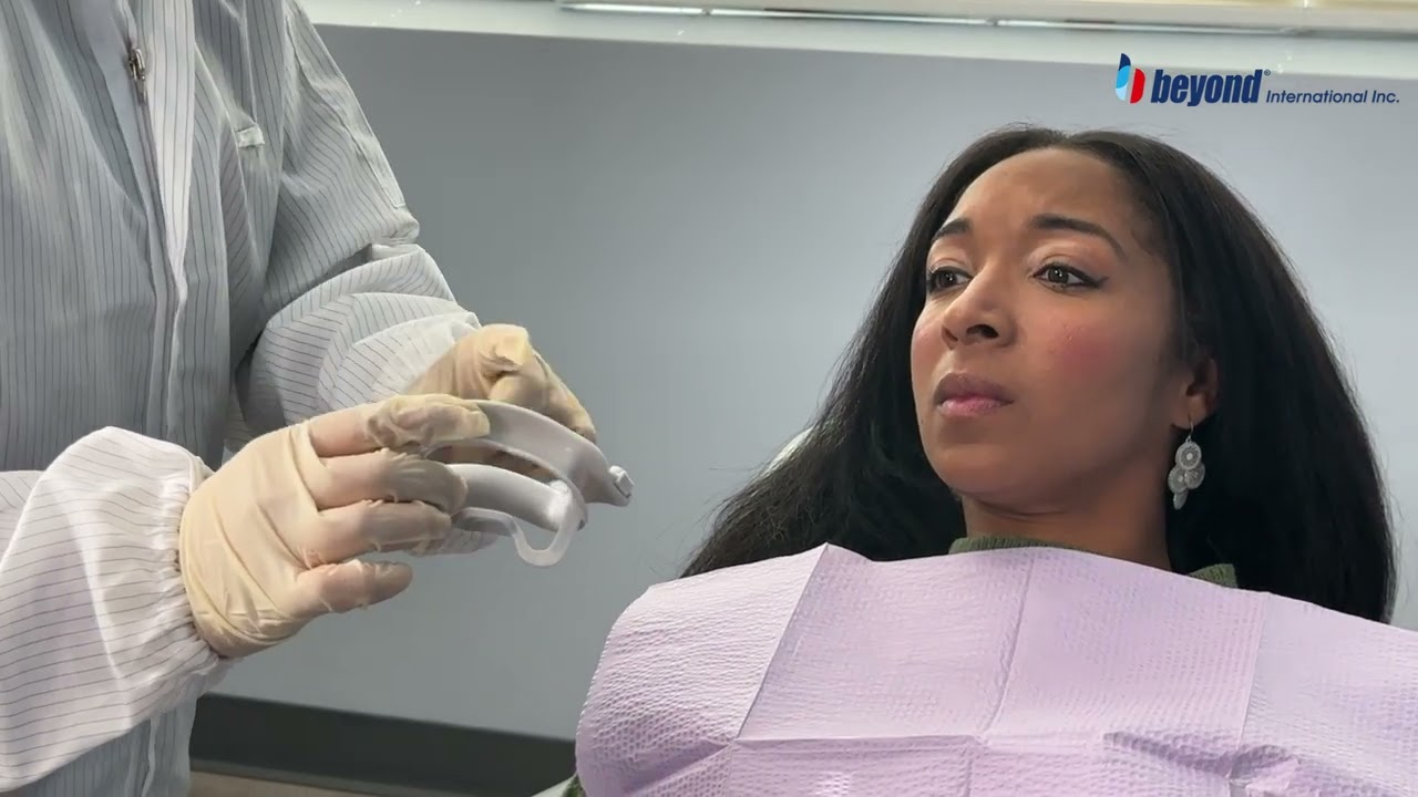 How to Apply the FlexiPro Cheek Retractor - REF.751.3IN.31A