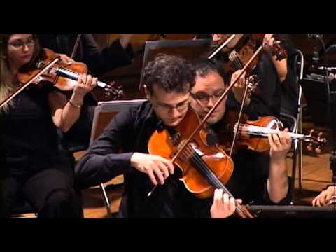 Música de jogador de orquestra de cavalheiro vitoriano vintage tocando  violino