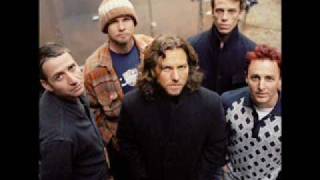 Watch Pearl Jam Let Me Sleep video