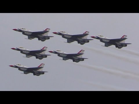 Wideo: Pokaz Lotniczy Breitling Huntington Beach Przeleciał Ponad Milion Umysłów