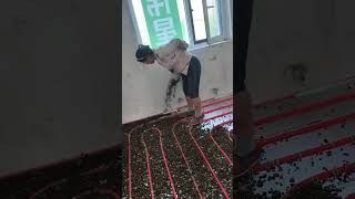Underfloor Heating Pipe Laying Process - Good tools and machinery make work easy