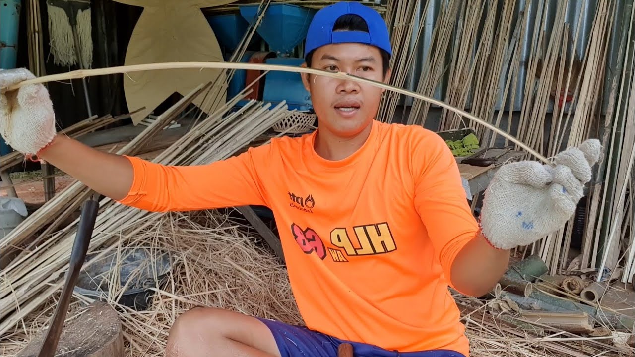 การเหลาไม้ไผ่บ้านหรือสีสุก ขึ้นรูปเตรียมทำว่าวลมหนาว เเบบง่ายๆครับพี่ๆ