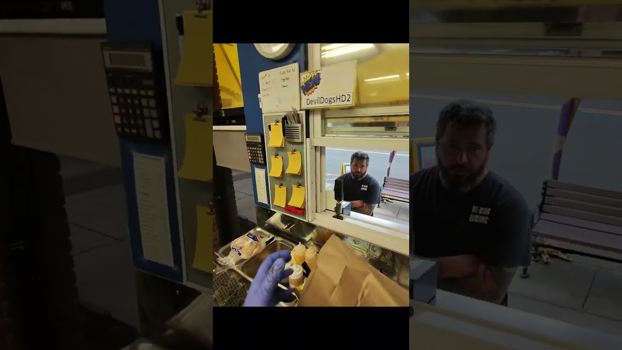 2 кетчупа и острый лук, заказывайте! POV 