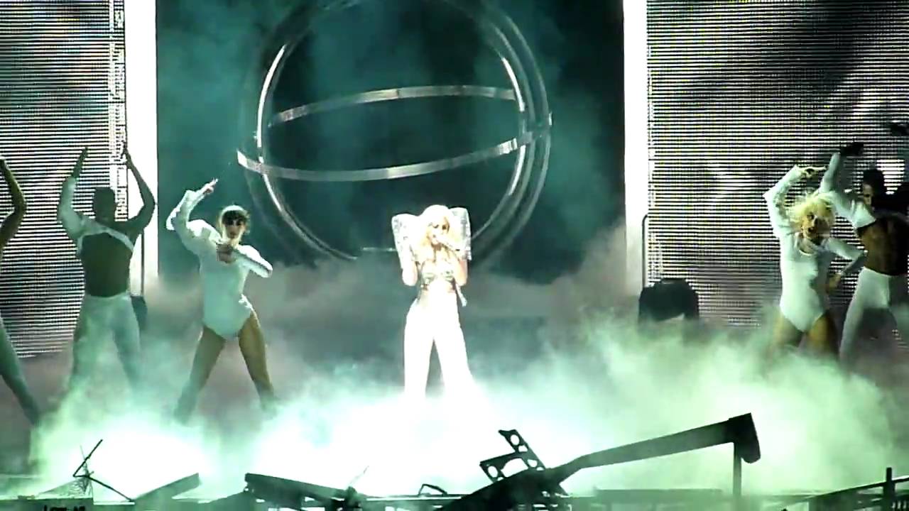 Lady GaGa - Bad Romance HD (Live @ Nokia Theatre 12/22/09)