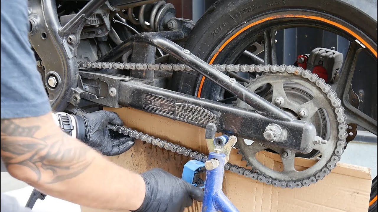 Kawasaki ER6n 2007 chain clean and lube YouTube