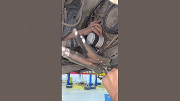 oil filter changing trick #automotive #mechanic #diy