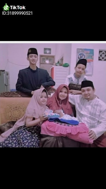 Logo foto keluarga Gus azmi