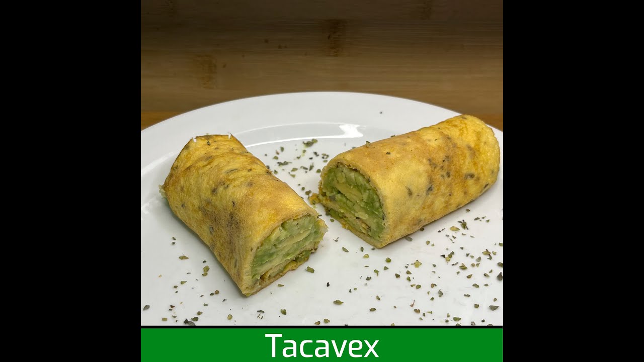 Rollito de tortilla con queso mozzarella y crema de aguacate. Receta