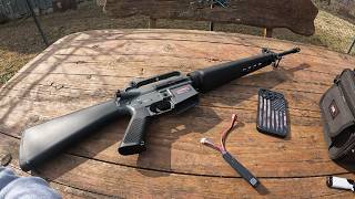 ッ Стреляю из своей страйк-больной M16A1 на заднем дворе. Мне очень нравится эта пушка...