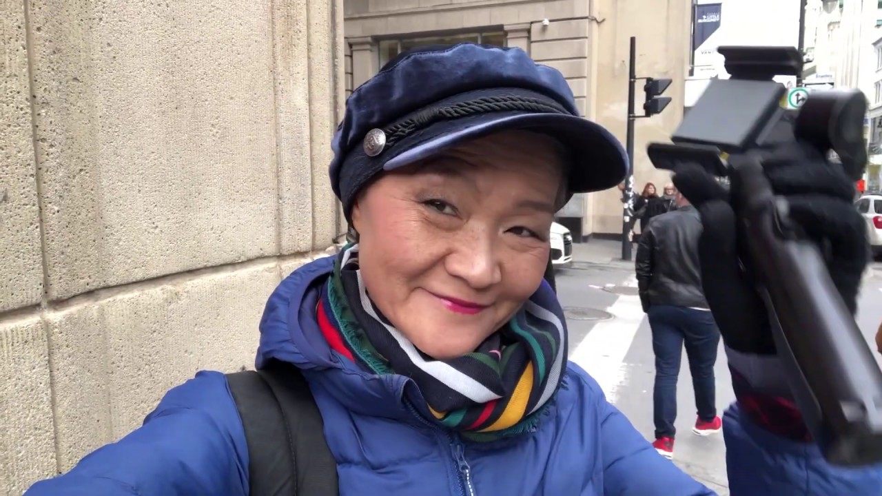 Walk on the streets of Montreal voiceover asmr