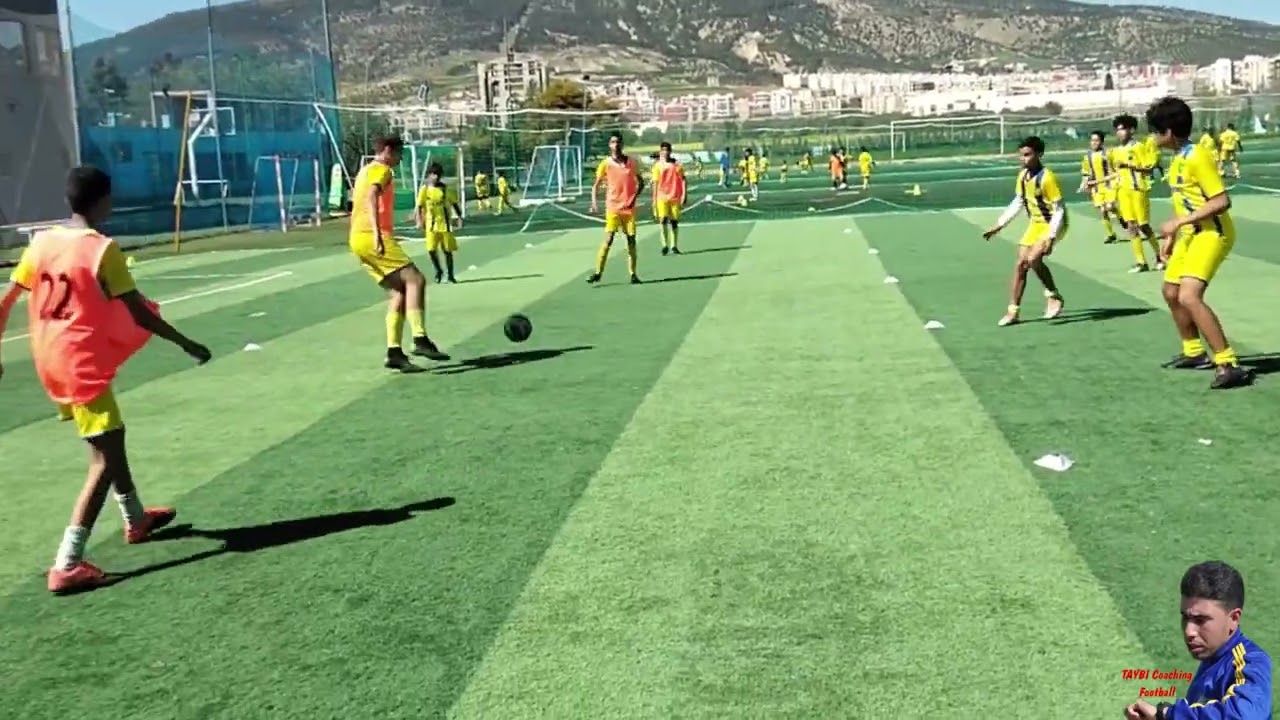 Thème tactique: Jeu entre deux et vers l'avant