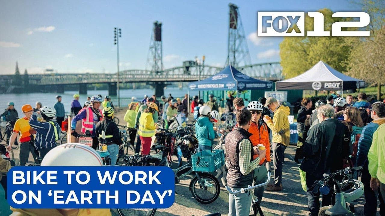 Bike bus' celebrates Earth Day in Portland - YouTube