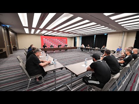 ვილი სანიოლის შეხვედრა კრისტალბეთ ეროვნული ლიგის მწვრთნელებთან