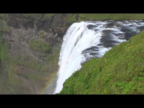Video: Islandský vodopád Skógafoss: Kompletní průvodce