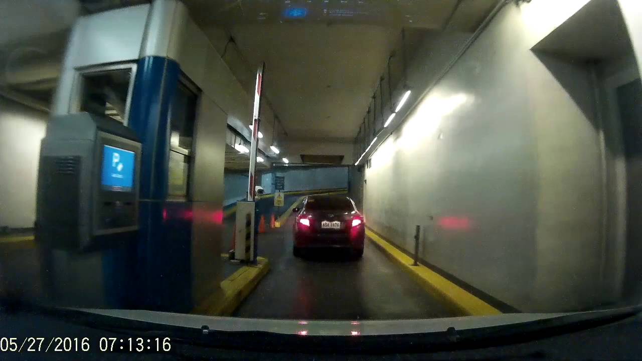 Shangri La Mall Parking Entrance